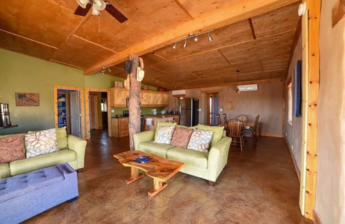 El Paso Casa | Desert Escape Hueco Tanks/ Strawbale home/Mtn view