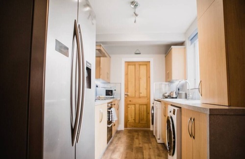 Cleethorpes Casa | Unique/Stylish Whole House Close to Beaches Restaurants Shops. Pet Friendly!