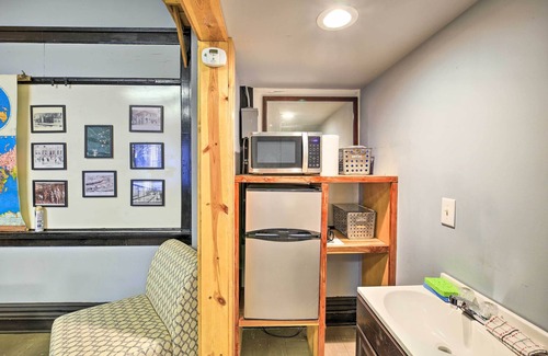 Wilcoe Apartamento | Unique Suite in Refurbished WV Schoolhouse!