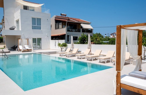Patras Apartamento | Unique suites only 1 minute away from the sea and Pet-Friendly!