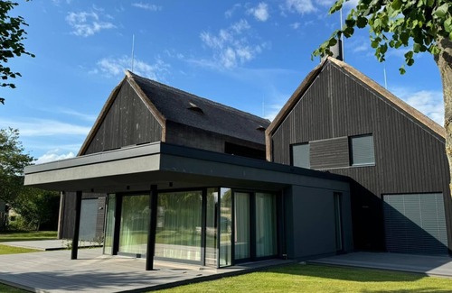 Muritz Casa | Unique thatched-roof house for 2 to 18 people just 10 minutes from Fleesensee