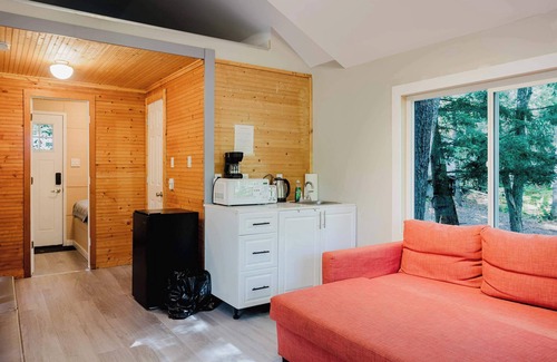 Carling Cabina | Unique Tiny House in Georgian Bay Sand Bay