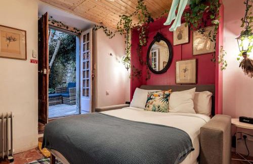 Sintra Casa | Unique Tiny Smart Home with Private Garden, Jacuzzi, PS5, Cinema Projector - Sintra WOW