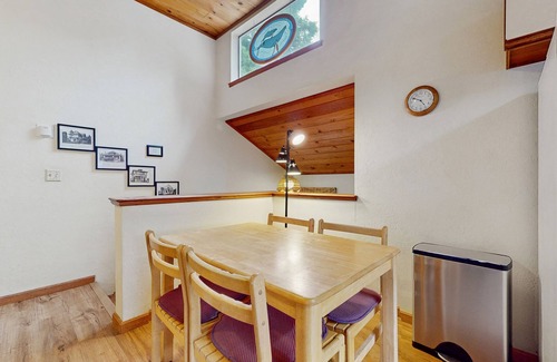 Arcata Casa | Casa unifamiliar única con vistas a la costa de Redwood, ¡junto a HSU y senderos!