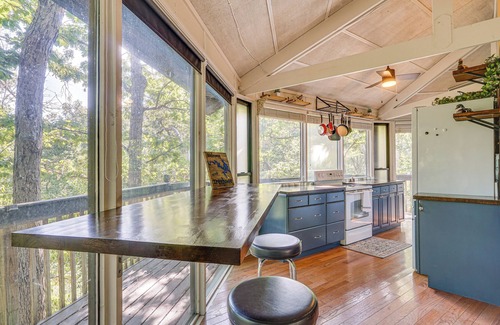 Village of Four Seasons Cabaña | Unique Treehouse Hideaway Near Lake of the Ozarks
