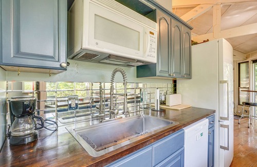 Village of Four Seasons Cabaña | Unique Treehouse Hideaway Near Lake of the Ozarks