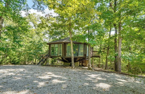 Village of Four Seasons Cabaña | Unique Treehouse Hideaway Near Lake of the Ozarks