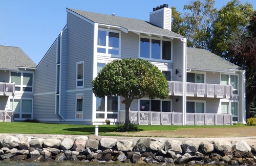 Boyne City Condominio | Unique Unit View - Landings Condominium en el hermoso lago Charlevoix - WIFI