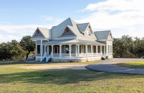 Dripping Springs Casa | Unique Victorian Estate Pets Welcome Pool BBQ Picnic Privacy