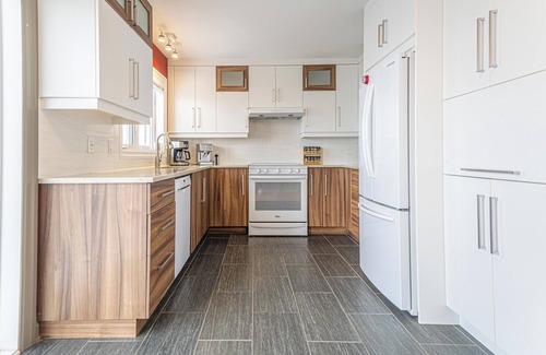 Laprairie Casa | Unique Waterfront House 4 BDRs/ Near MTL/ Fishing