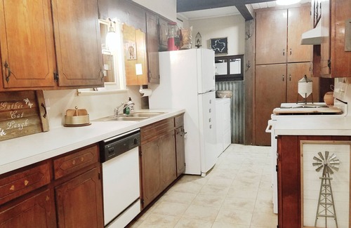 Landon Branch Casa | WILD WILD WEST HOME, cerca de SILOS, MAGNOLIA TABLE, Shopping, EATERIES, LAKE!