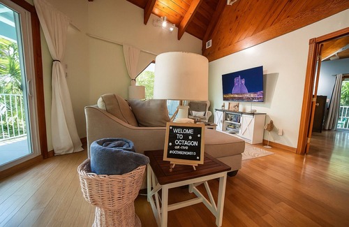 Davie Casa | Uniquely Beautiful Octagon Oasis- Mins away from the Hard Rock Hotel and Beaches