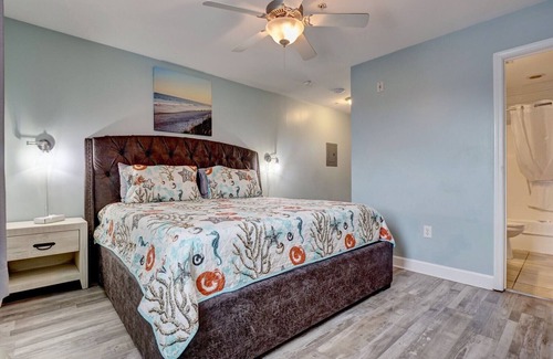 Surf City Hotel | Unit 009 at Tiffany's Motel