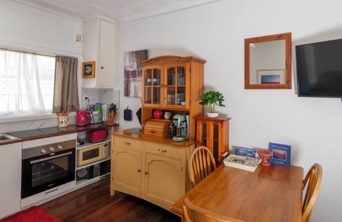Cronulla Apartamento | Unit 1 - A welcoming and cosy unit, near Wanda beach and Cronulla Golf Course
