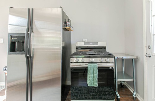 Cheviot Casa | Unit 1:Ground floor, porch, king bed, garage, w/d