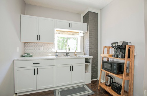Cheviot Casa | Unit 1:Ground floor, porch, king bed, garage, w/d