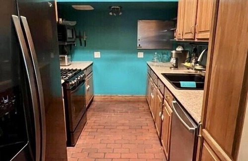 West Seventh Casa | Unit 1 Historic Irvine Park House near West 7th Bars, Restaurants, Xcel, River