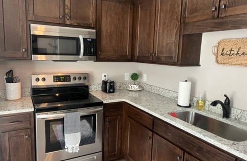 Shelbyville Apartamento | Unit 102, Newly built one story apartment on the edge of town.