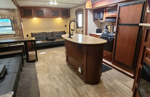 Monticello Casa | Unit #2 RV (Reggae Reef Villa)