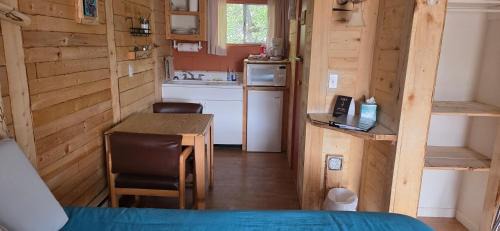 Cedaredge Cabina | Unit 3 at the Cedaredge Lodge Pet Friendly