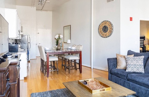 Gaslamp Quarter Hotel | This hotel is a 1 bedroom(s), 1 bathrooms, located in San Diego, CA.
