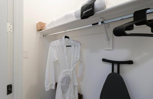Shaw Apartamento | Unit 5 Cozy 1 Bed Room with Queen Bed plus Sofa Pullout