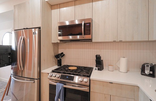 Kingman Park Cama Y Desayuno | Unit 7:Charming 2-bedroom apartment with AC in Washington