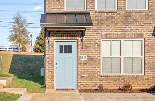 Clarksville Casa | Unit #801 Peachers Place Townhomes