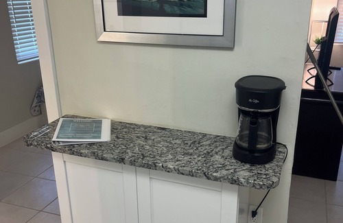 Lake Worth Apartamento | Unit B - Freshly Remodeled 1/1-Close to everything!