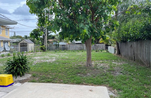 Lake Worth Apartamento | Unit B - Freshly Remodeled 1/1-Close to everything!