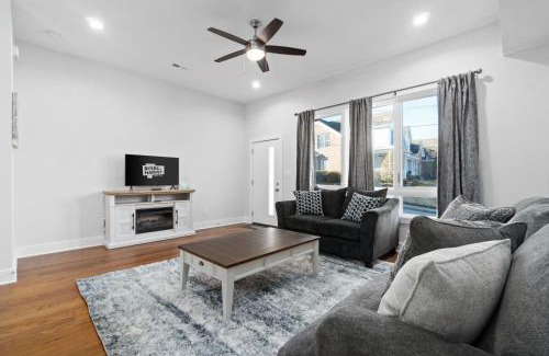Clarksville Casa | Unit #C 527 N 1st St