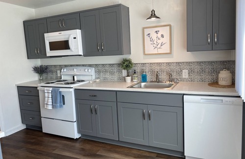 West Salem Apartamento | Unit D Manor House Month to Month