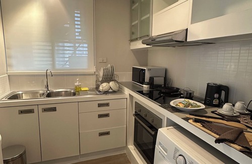 Ratchaprasong Apartamento | Unit Langsuan BTS Chidlom 2-Bedroom Apartment in the Heart of Bangkok with Wi-Fi