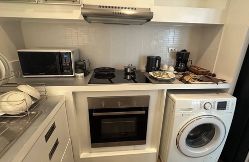 Ratchaprasong Apartamento | Unit Langsuan BTS Chidlom 2-Bedroom Apartment in the Heart of Bangkok with Wi-Fi