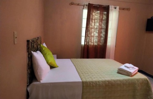 Montego Bay Casa | Unity Villa 3 bedroom with fans Wifi Parking