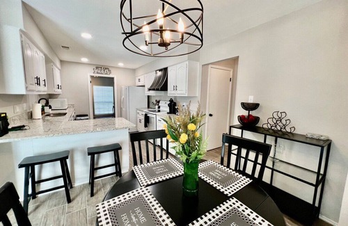 Universal City Casa | 4BR Universal City Furnished Relocation Stay Near Randolph AFB Wi-Fi W/D