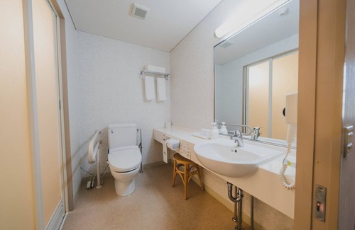 Teshikaga Casa | Universal design twin room / Kawakami-gun Hokkaidō