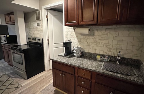Chapel Hill Apartamento | University Creek is a one bedroom apt. 3.5 miles from UNC on a small creek.