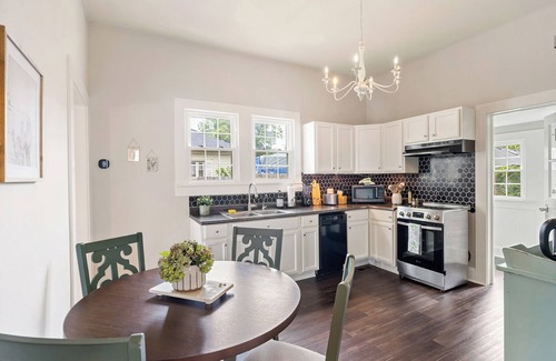 Kannapolis Casa | University Mill House-Relax & Explore/Stylish Escape with King bed/ Firepit