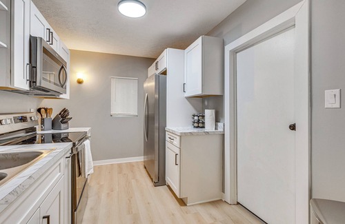 Downtown Akron Casa | University of Akron Retreat: Dogs Welcome!
