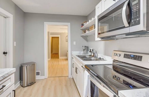 Downtown Akron Casa | University of Akron Retreat: Dogs Welcome!