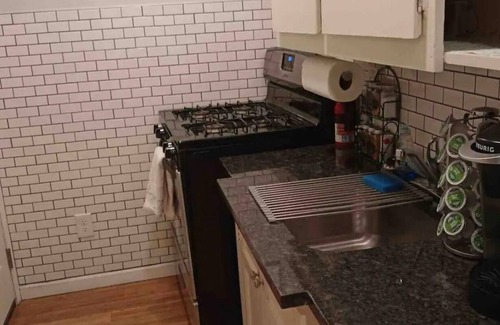 Chapel Hill Apartamento | University Retreat is a 650 sq foot efficient space close to UNC and everything.
