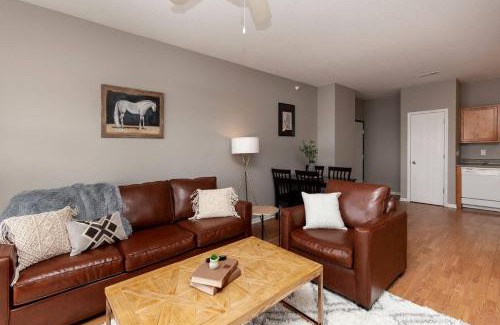 Ames Apartamento | University Suite + Pool + Gym