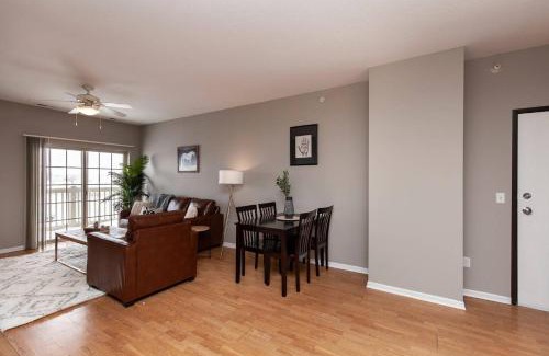 Ames Apartamento | University Suite + Pool + Gym