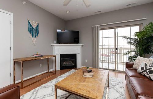Ames Apartamento | University Suite + Pool + Gym