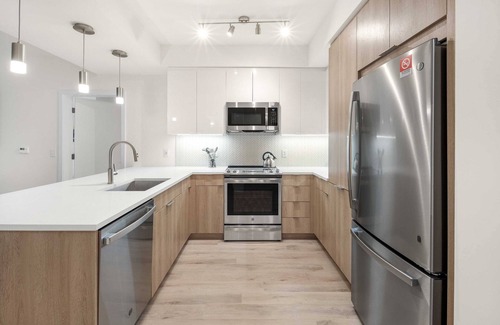 NoMa Hotel | Unlimited Travel Options! 2BR w/ In unit Laundry & Heating
