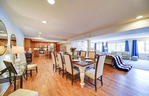 Bowling Green Casa | Playa privada y barco! - Hermoso espacioso frente al lago 5BR / 4ba - 20 minutos de CLT
