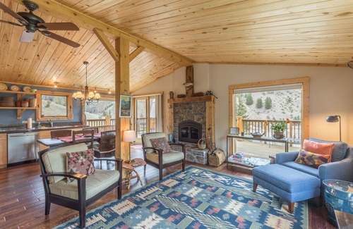Creede Casa | Unmatched Panoramic Mountain Views - Pet Friendly - Walk to Downtown Creede