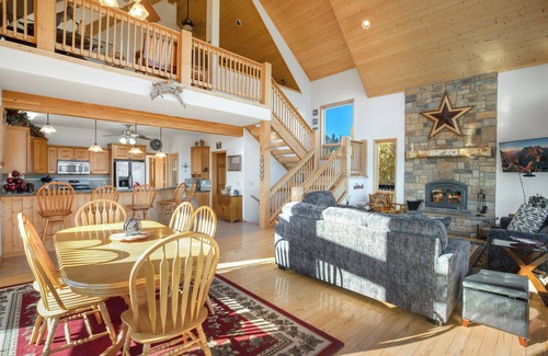 Creede Cabina | Unmatched Views of Creede - Classic Colorado Cabin - Large Deck