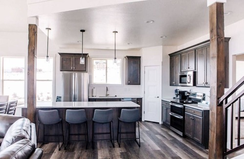Fish Haven Casa | Unobstructed Lake Views! Bunk Room w/ Video Games! Ping Pong & Foosball! Extra Fridge & Freezer Space!